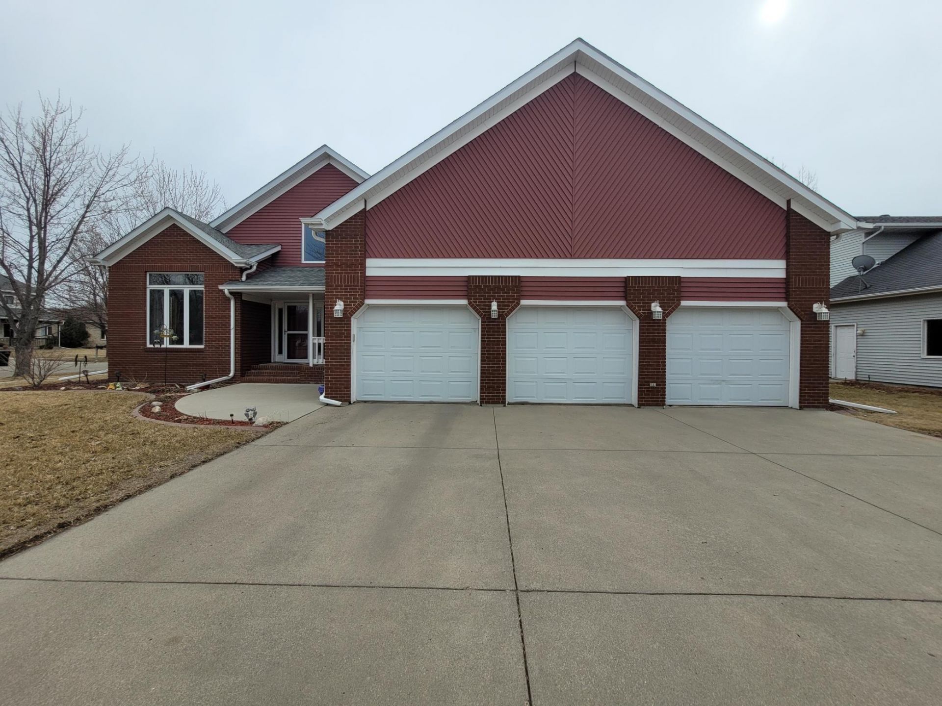 525 E 10th Street E primary photo