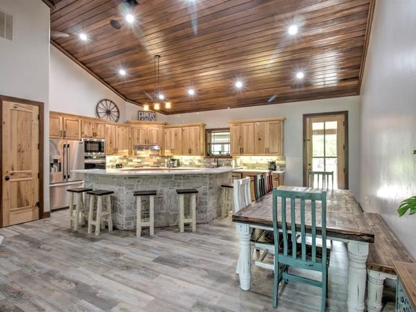 1024 Jordan Creek Road, Collinsville, TX 76233