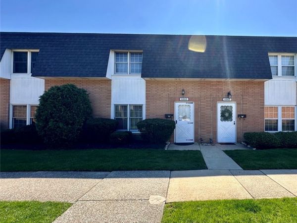 6960 S Parkway Drive , Middleburg Heights, OH 44130