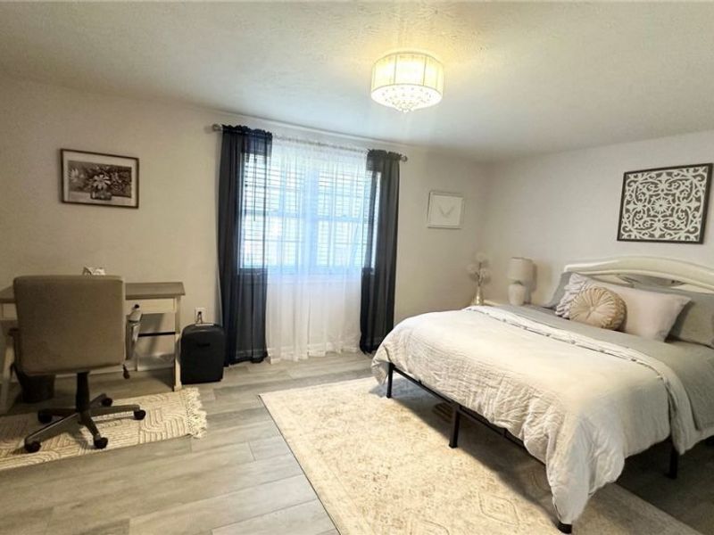 6960 S Parkway Drive, Middleburg Heights, OH 44130 Photo 12