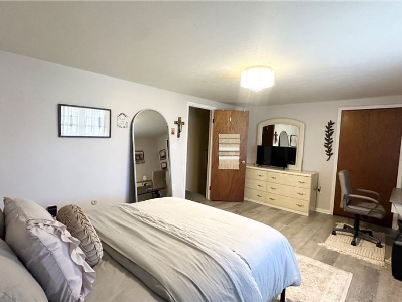 6960 S Parkway Drive, Middleburg Heights, OH 44130 Photo 13