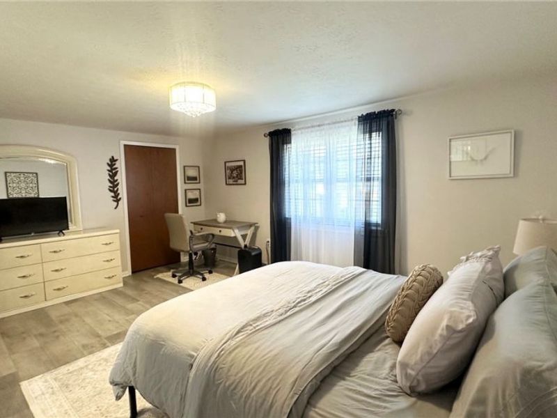 6960 S Parkway Drive, Middleburg Heights, OH 44130 Photo 14