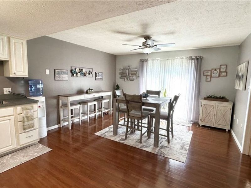 6960 S Parkway Drive, Middleburg Heights, OH 44130 Photo 4