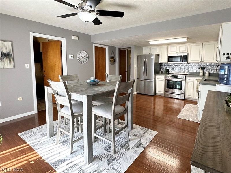 6960 S Parkway Drive, Middleburg Heights, OH 44130 Photo 6