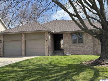 6247 S 100 Street , Omaha, NE 68127