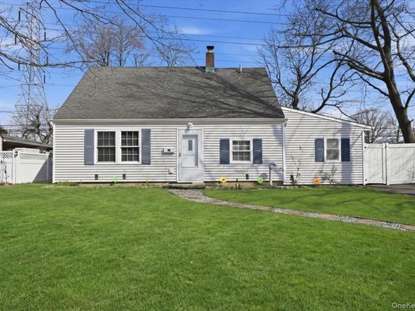 113 Hickory Lane , Levittown, NY 11756