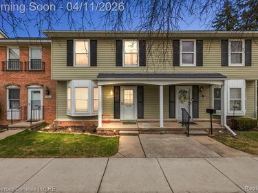 37589 Charter Oaks Blvd, Clinton Twp, MI 48036