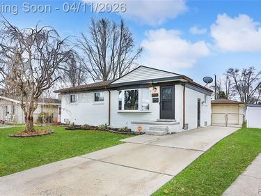 22904 Detour Street, St. Clair Shores, MI 48082