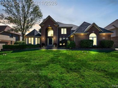 2976 Mangrove Drive, Sterling Heights, MI 48314