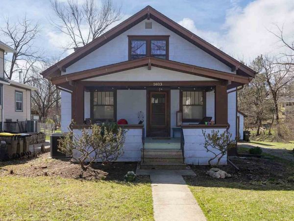 1403 E College St, Iowa City, IA 52245