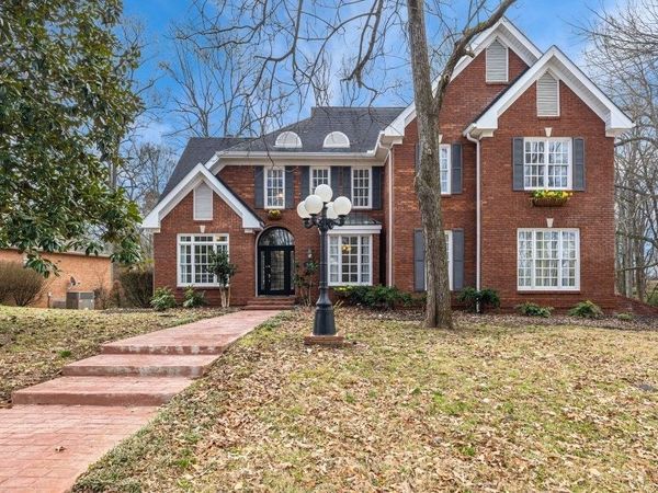 545 Ridgecrest Dr , McMinnville, TN 37110