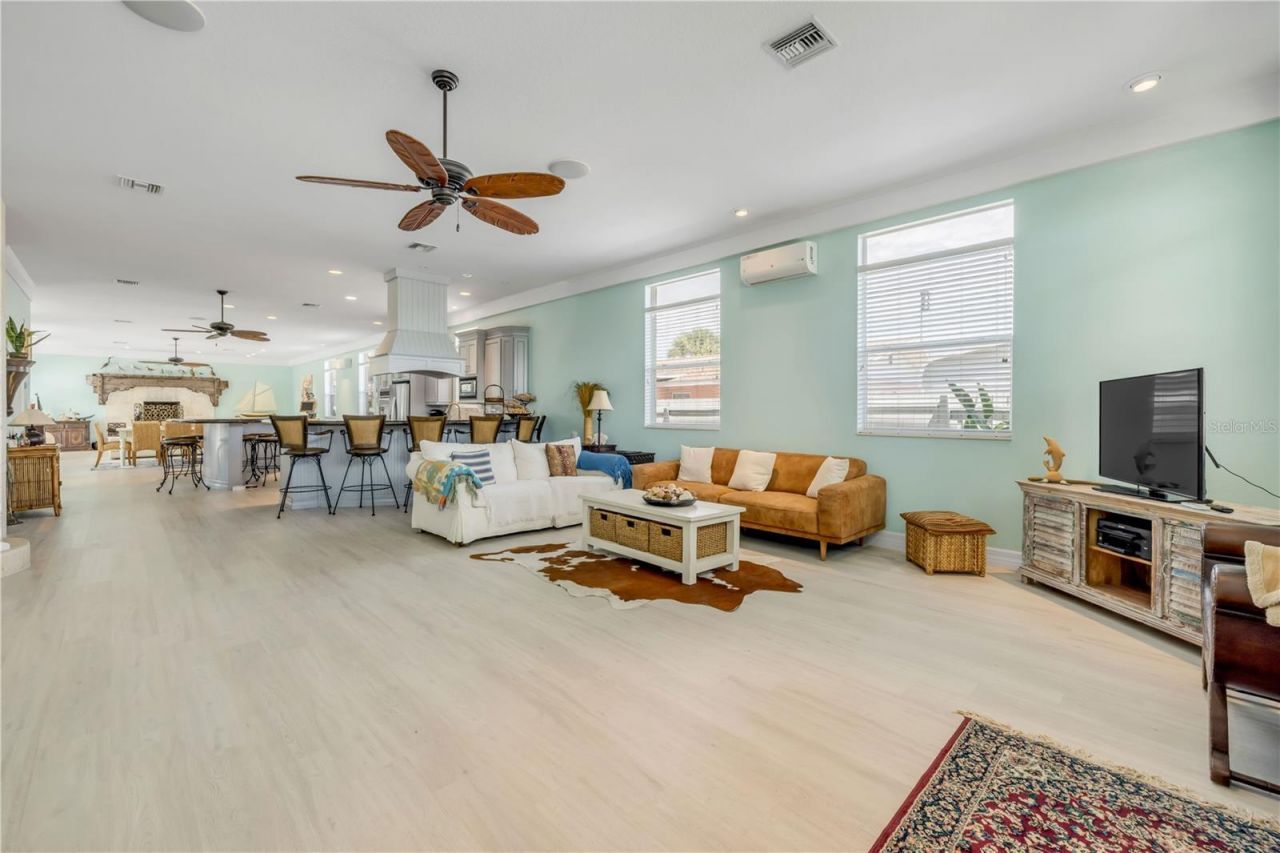 708 Ocean Avenue, New Smyrna Beach, FL 32169 Photo