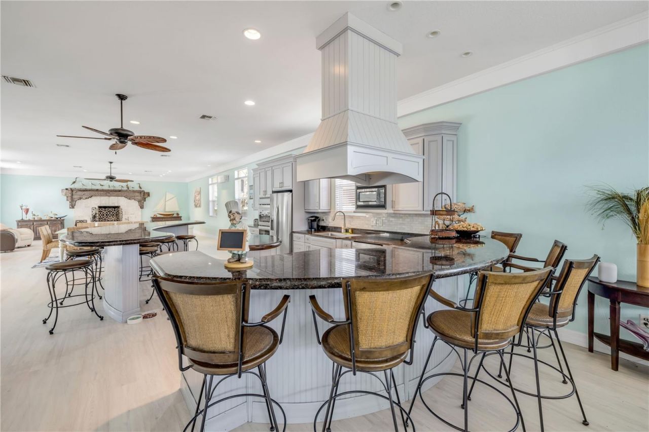 708 Ocean Avenue, New Smyrna Beach, FL 32169 Photo