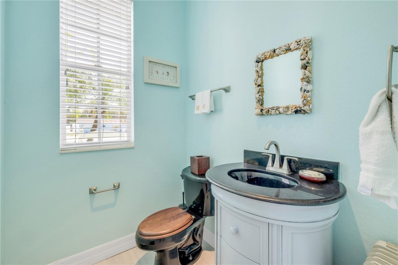 708 Ocean Avenue, New Smyrna Beach, FL 32169 Photo