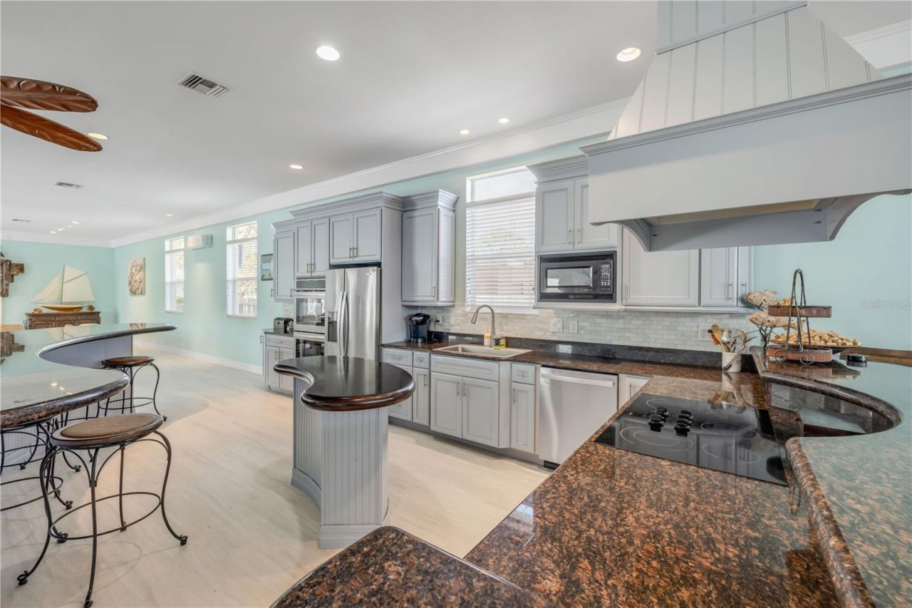 708 Ocean Avenue, New Smyrna Beach, FL 32169 Photo