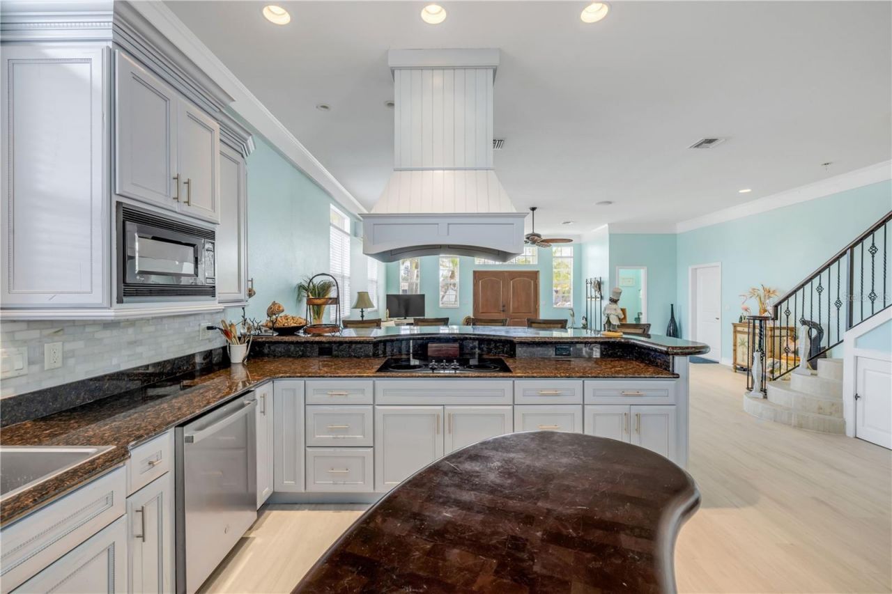 708 Ocean Avenue, New Smyrna Beach, FL 32169 Photo