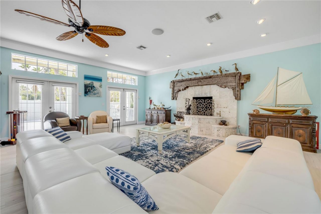 708 Ocean Avenue, New Smyrna Beach, FL 32169 Photo