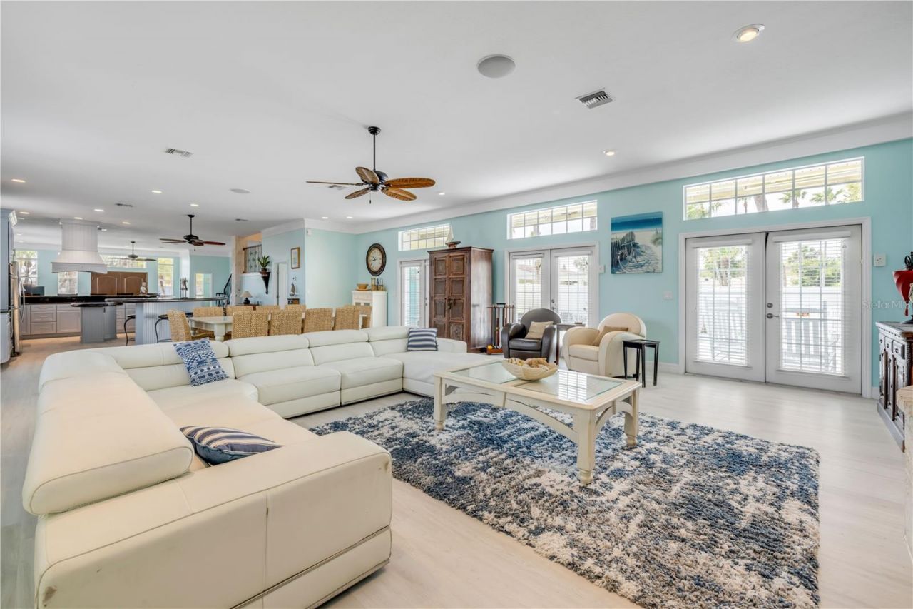 708 Ocean Avenue, New Smyrna Beach, FL 32169 Photo