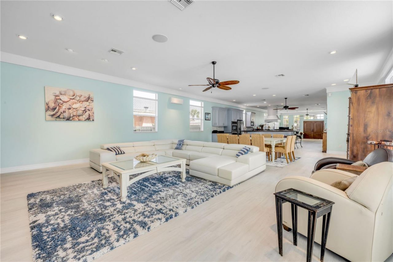 708 Ocean Avenue, New Smyrna Beach, FL 32169 Photo