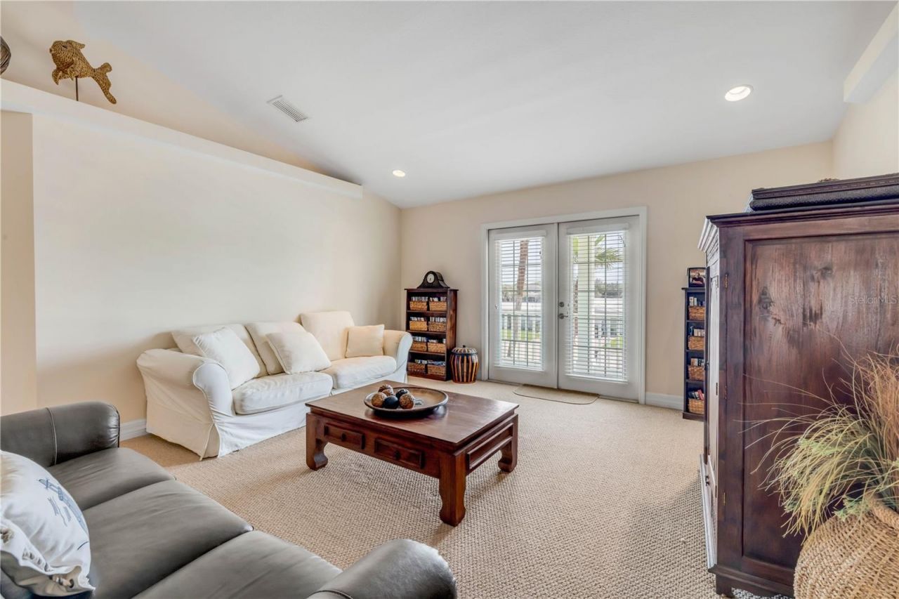 708 Ocean Avenue, New Smyrna Beach, FL 32169 Photo