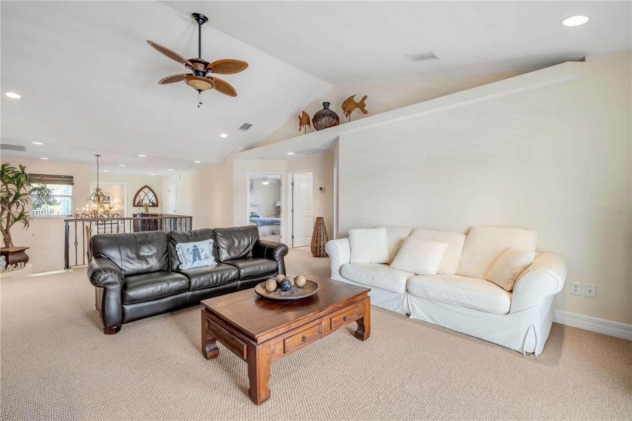 708 Ocean Avenue, New Smyrna Beach, FL 32169 Photo