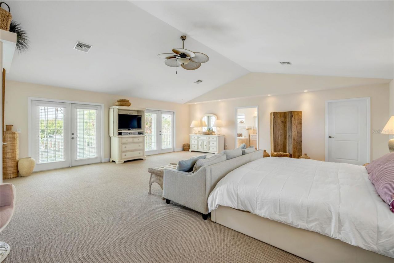 708 Ocean Avenue, New Smyrna Beach, FL 32169 Photo