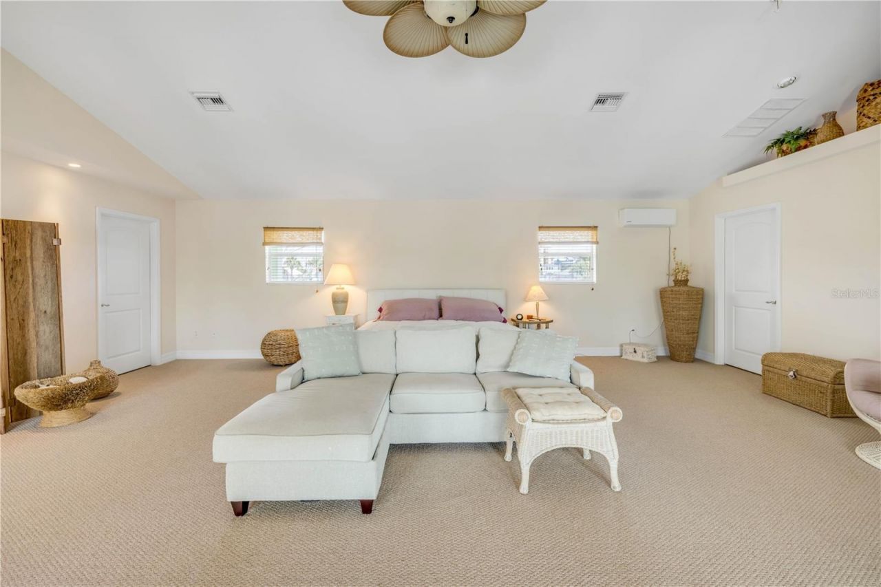 708 Ocean Avenue, New Smyrna Beach, FL 32169 Photo