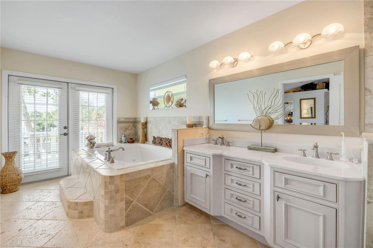 708 Ocean Avenue, New Smyrna Beach, FL 32169 Photo