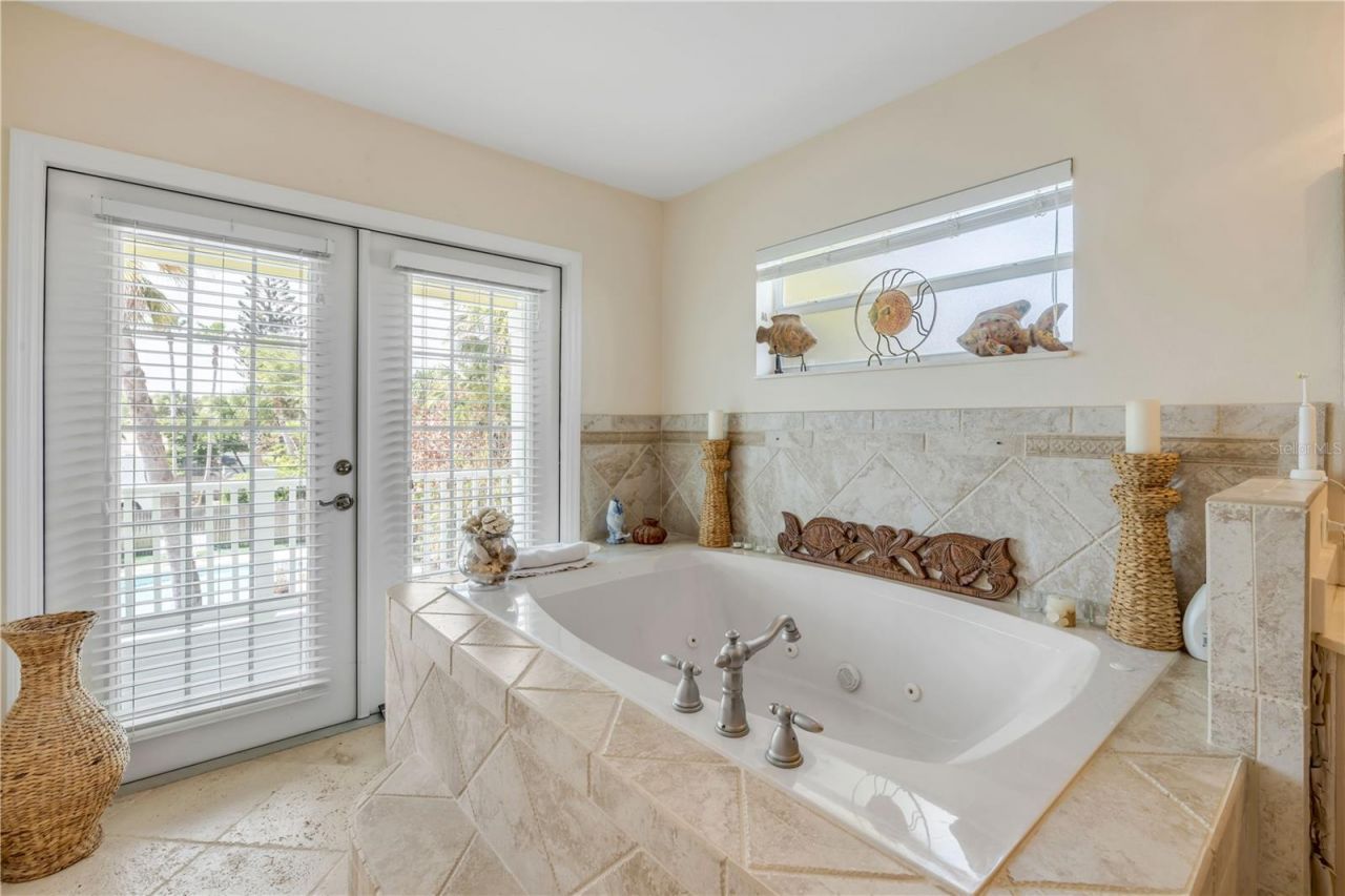 708 Ocean Avenue, New Smyrna Beach, FL 32169 Photo