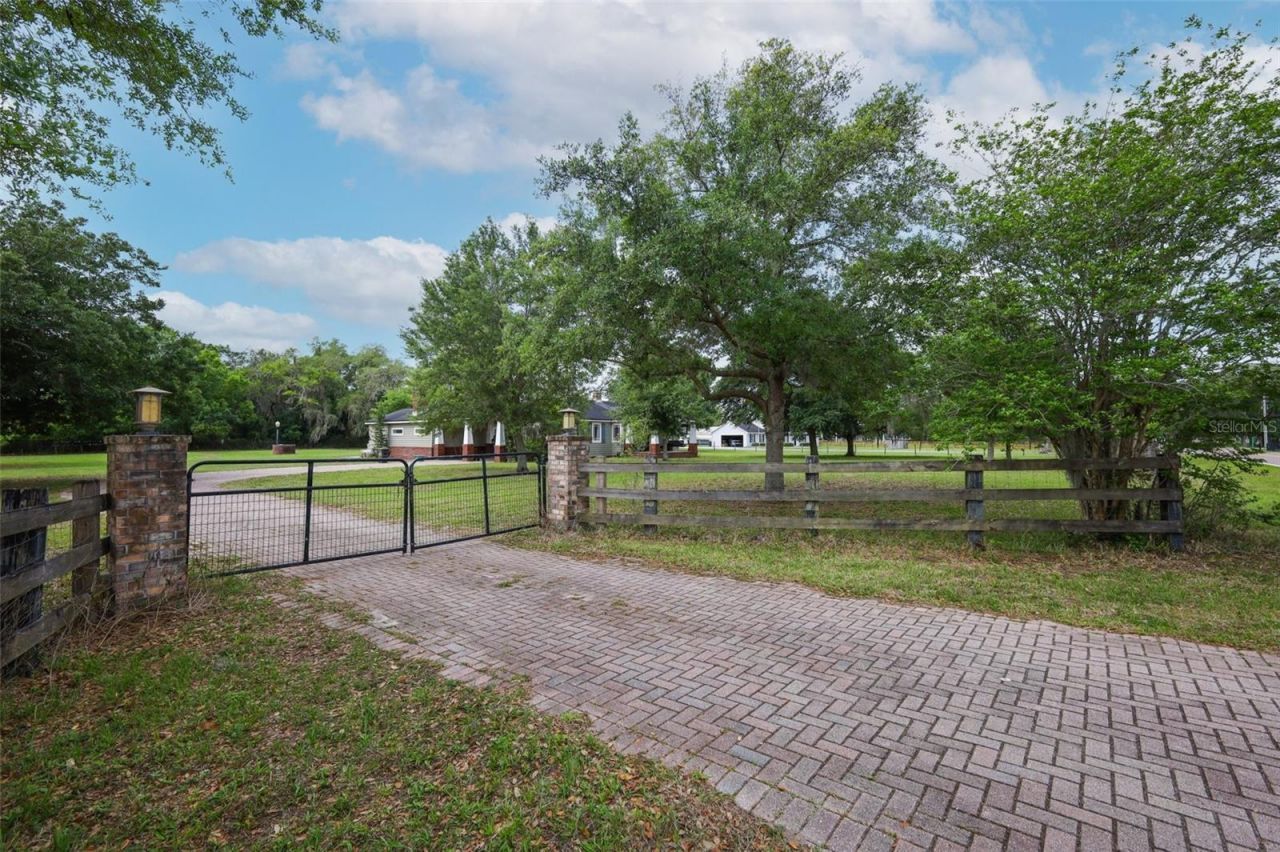 665 Lake Mills Road , Chuluota, FL 32766 Photo