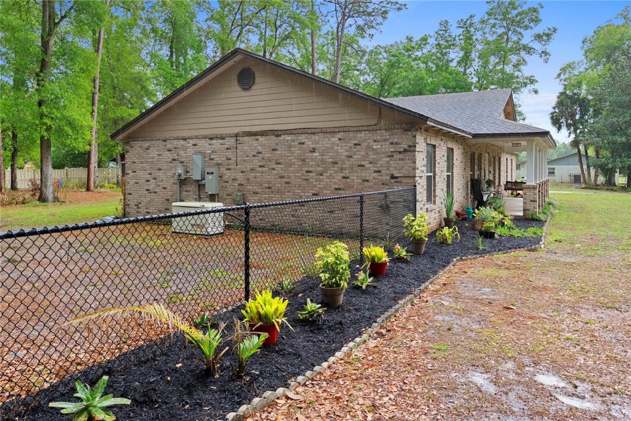 443 N High Street , Lake Helen, FL 32744 Photo