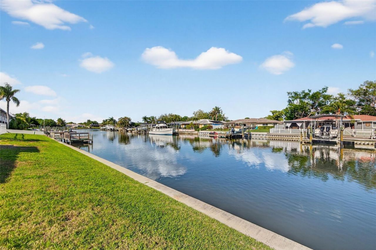 6747 Cape Hatteras Way Ne, Unit 3, Saint Petersburg, FL 33702 Photo