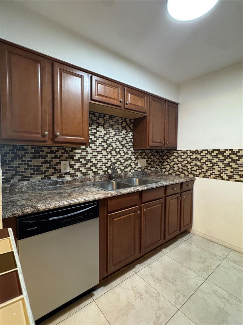 350 79th Avenue N, Unit 330, Saint Petersburg, FL 33702 Photo