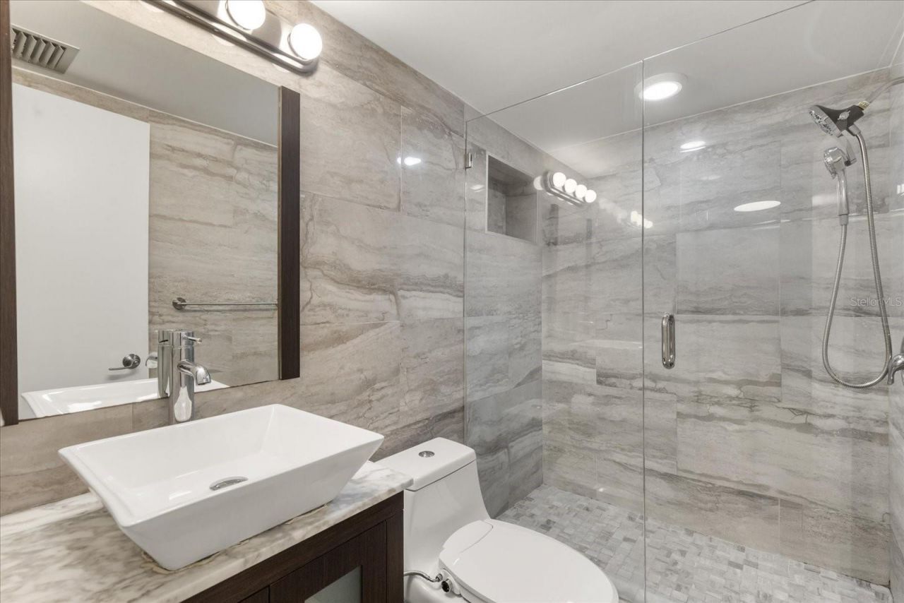 450 S Gulfview Boulevard, Unit 802, Clearwater Beach, FL 33767 Photo