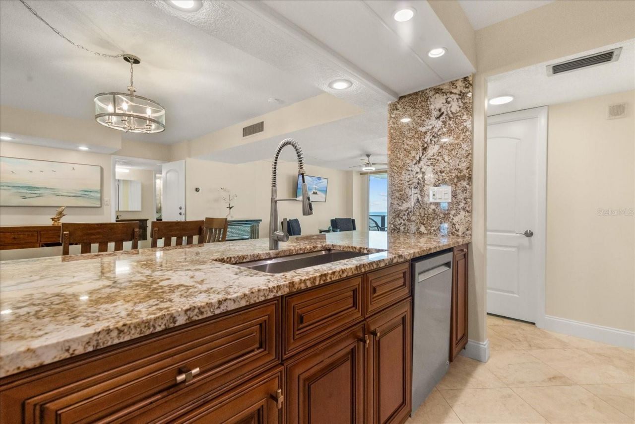 450 S Gulfview Boulevard, Unit 802, Clearwater Beach, FL 33767 Photo