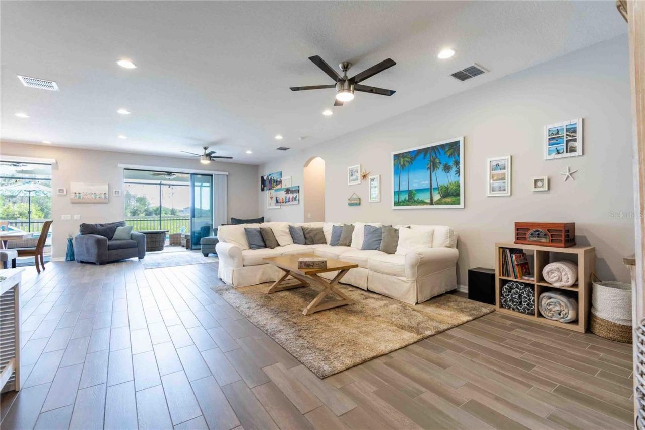 8306 Bluevine Sky Drive, Land O Lakes, FL 34637 Photo