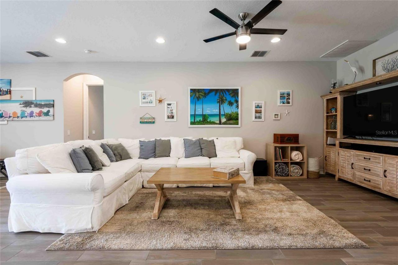 8306 Bluevine Sky Drive, Land O Lakes, FL 34637 Photo