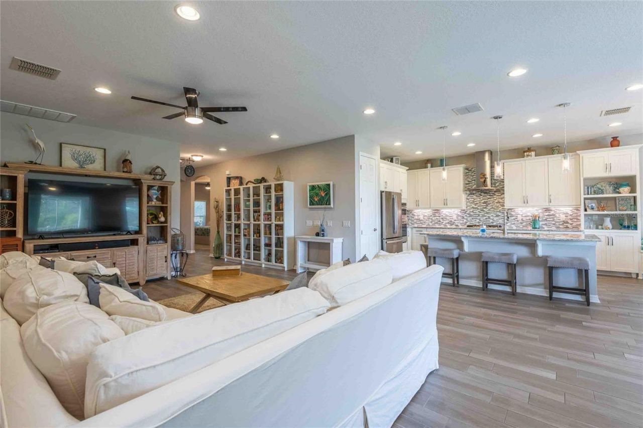 8306 Bluevine Sky Drive, Land O Lakes, FL 34637 Photo