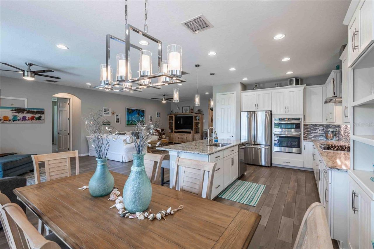 8306 Bluevine Sky Drive, Land O Lakes, FL 34637 Photo