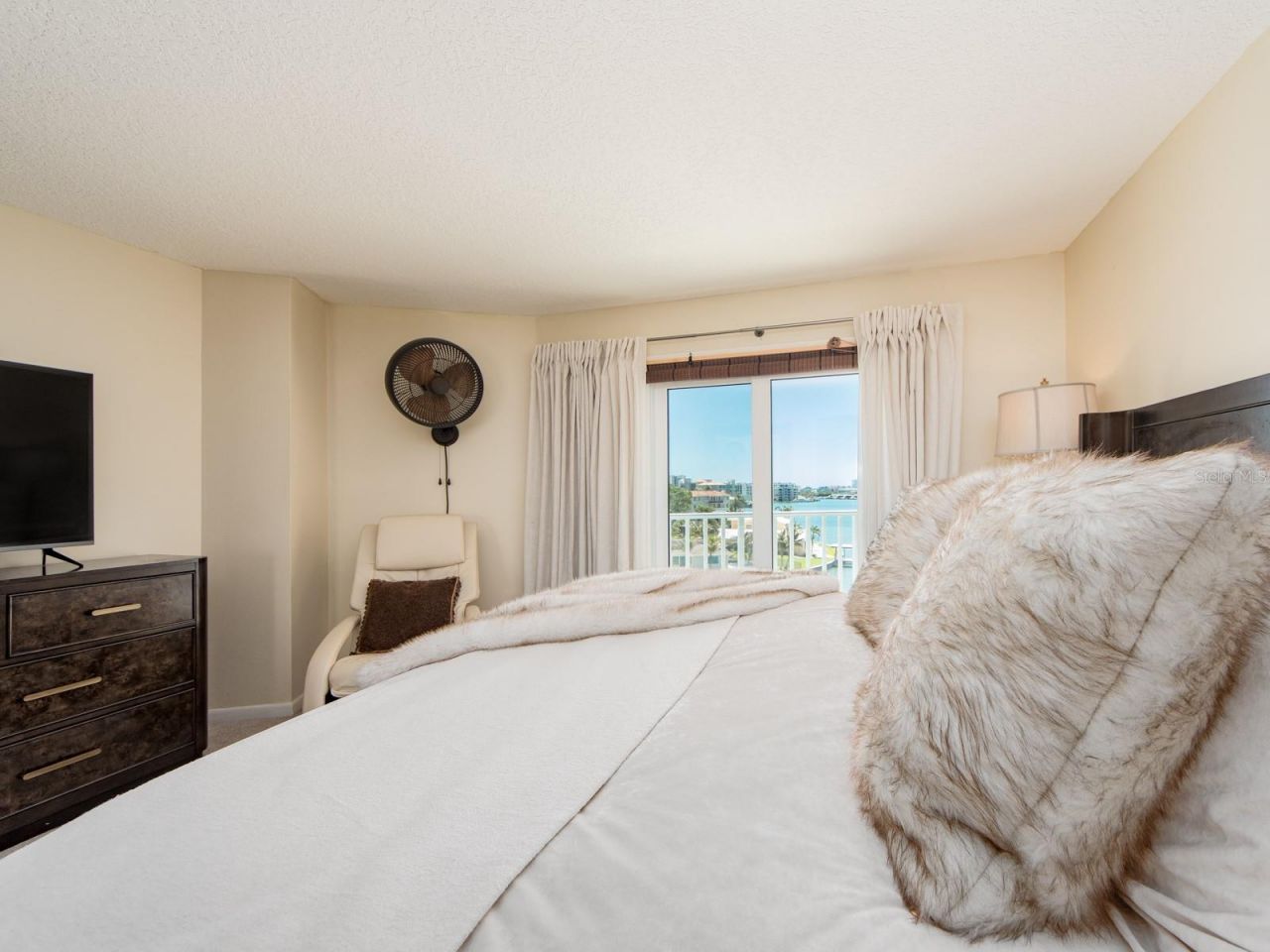 610 Island Way, Unit 407, Clearwater Beach, FL 33767 Photo