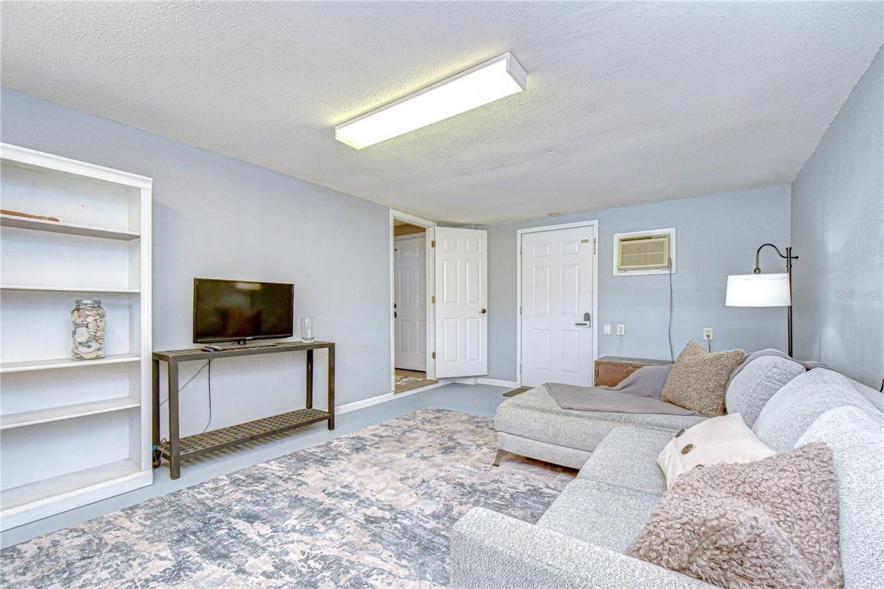 1216 Brandon Lakes Avenue, Valrico, FL 33594 Photo