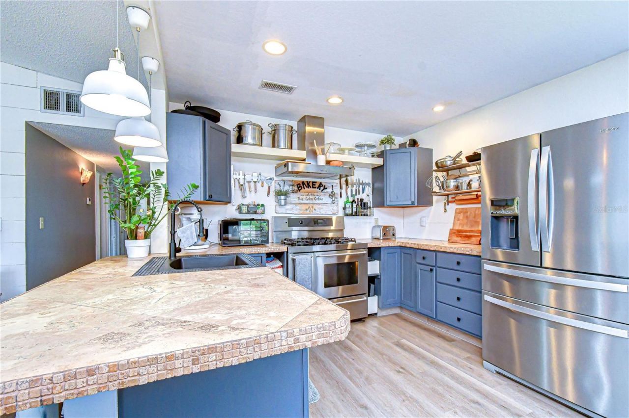 1216 Brandon Lakes Avenue, Valrico, FL 33594 Photo