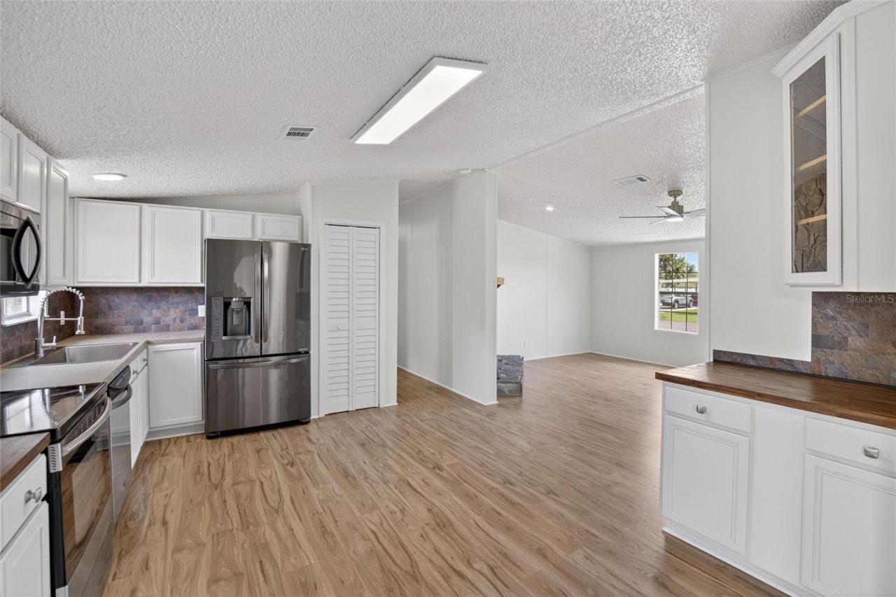 9150 Wood Terrace Drive , Tampa, FL 33637 Photo