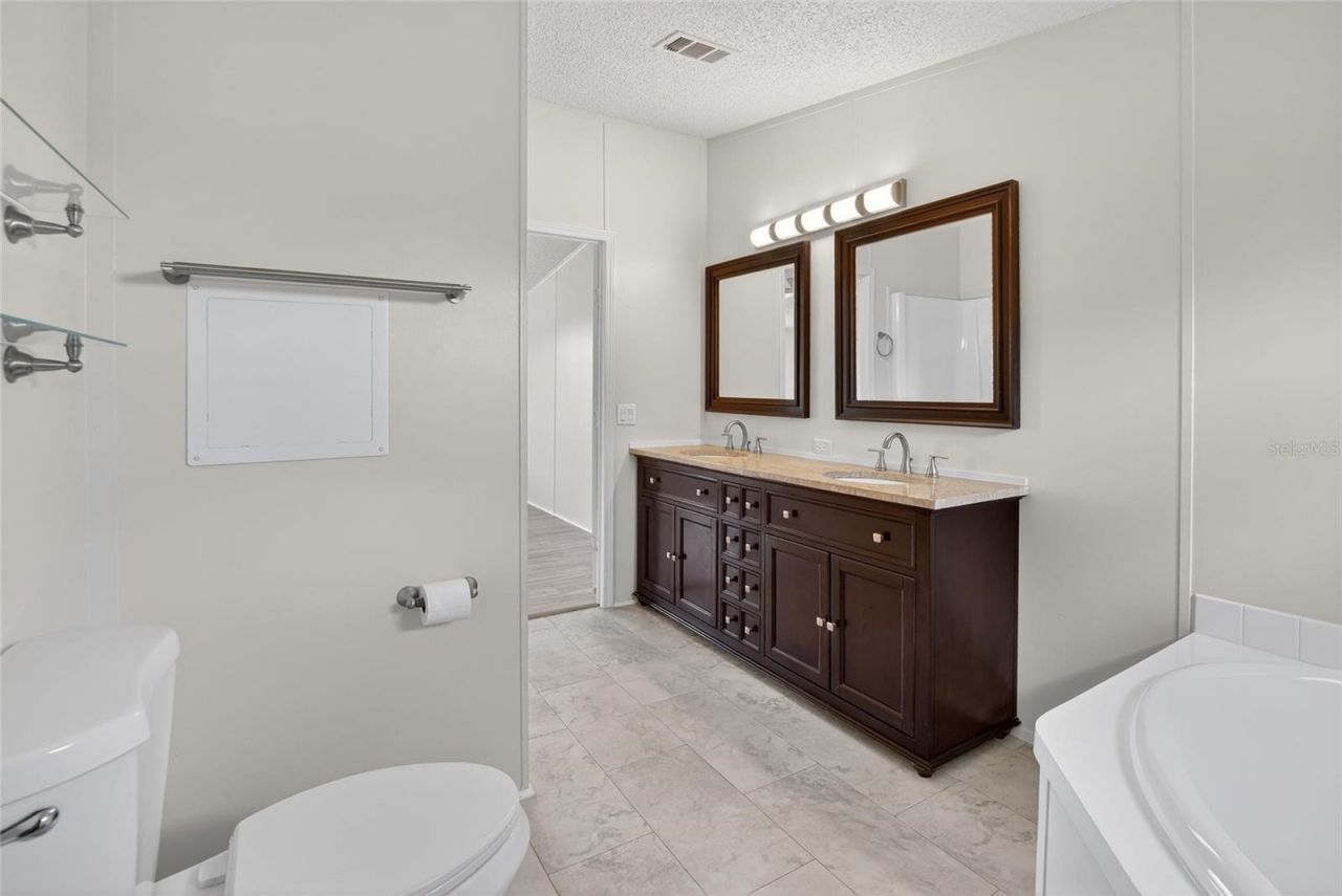 9150 Wood Terrace Drive , Tampa, FL 33637 Photo