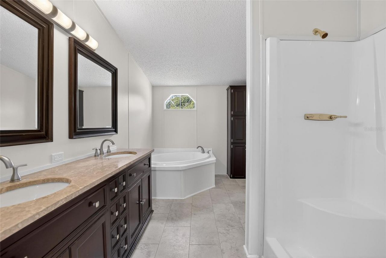 9150 Wood Terrace Drive , Tampa, FL 33637 Photo