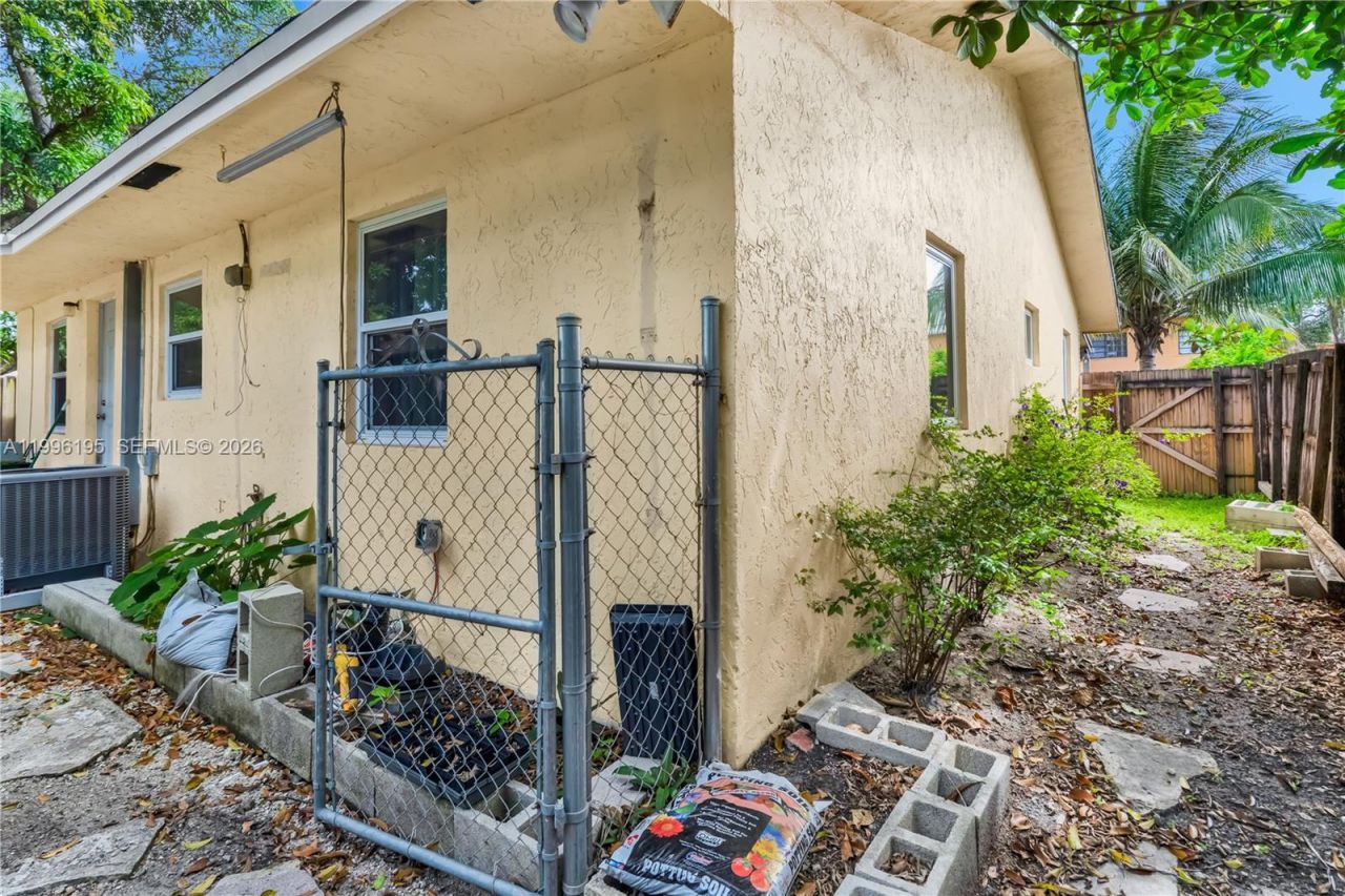 6133 SW 62nd Ter, South Miami, FL 33143 Photo
