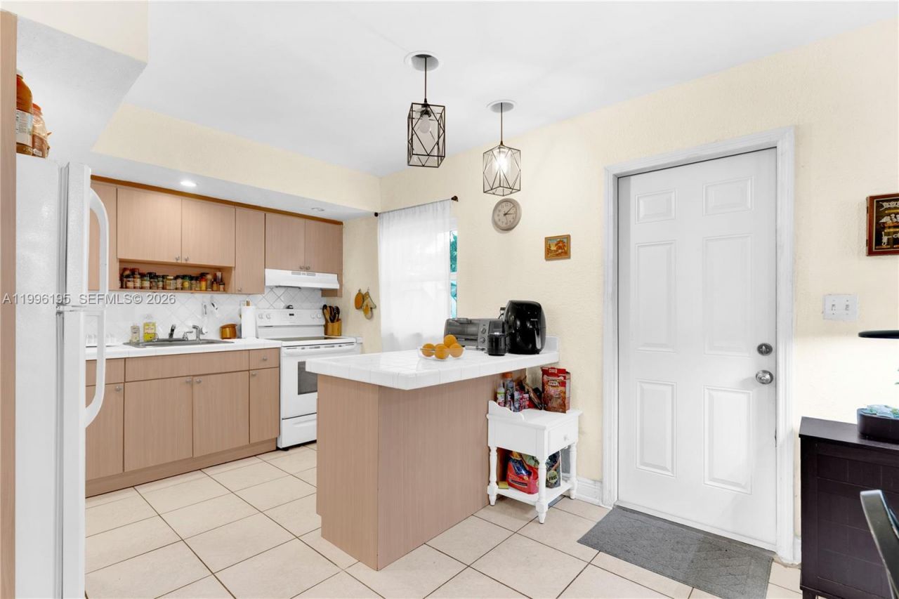 6133 SW 62nd Ter, South Miami, FL 33143 Photo