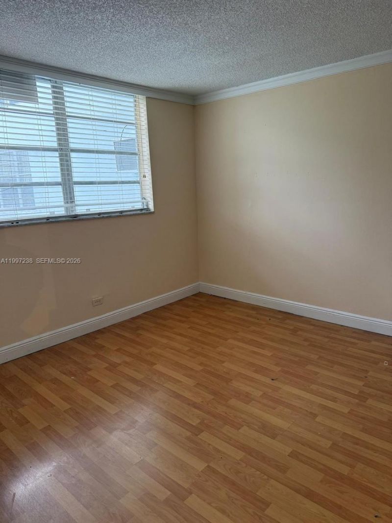 447 NE 195th St, Unit 309, Miami, FL 33179 Photo