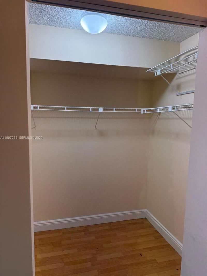 447 NE 195th St, Unit 309, Miami, FL 33179 Photo