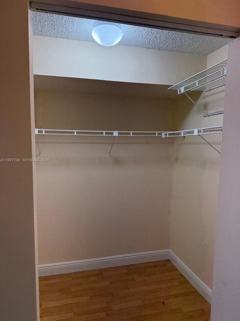 447 NE 195th St, Unit 309, Miami, FL 33179 Photo